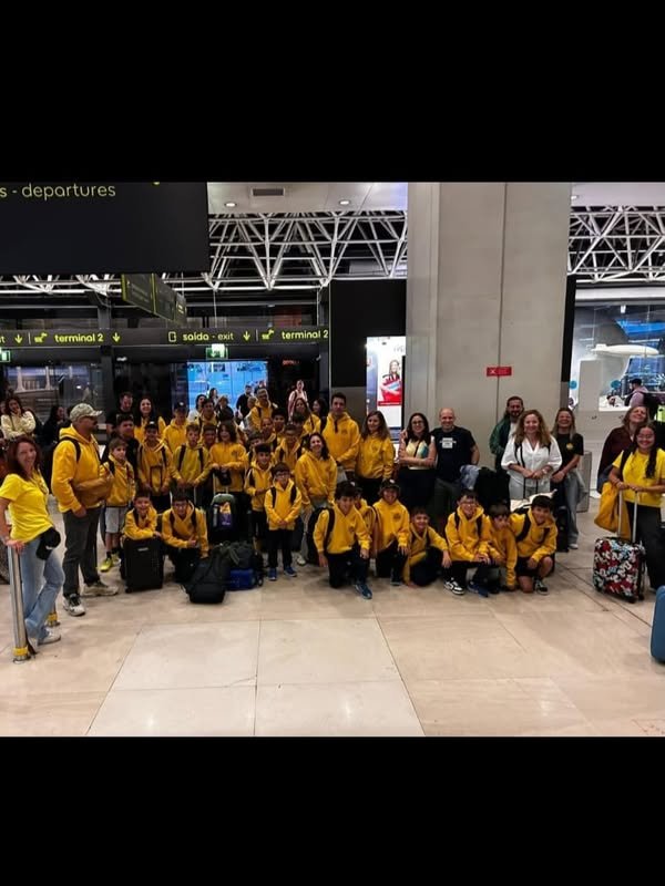Atletas, treinadores e famílias do Basket de Loures reunidos em viagem
